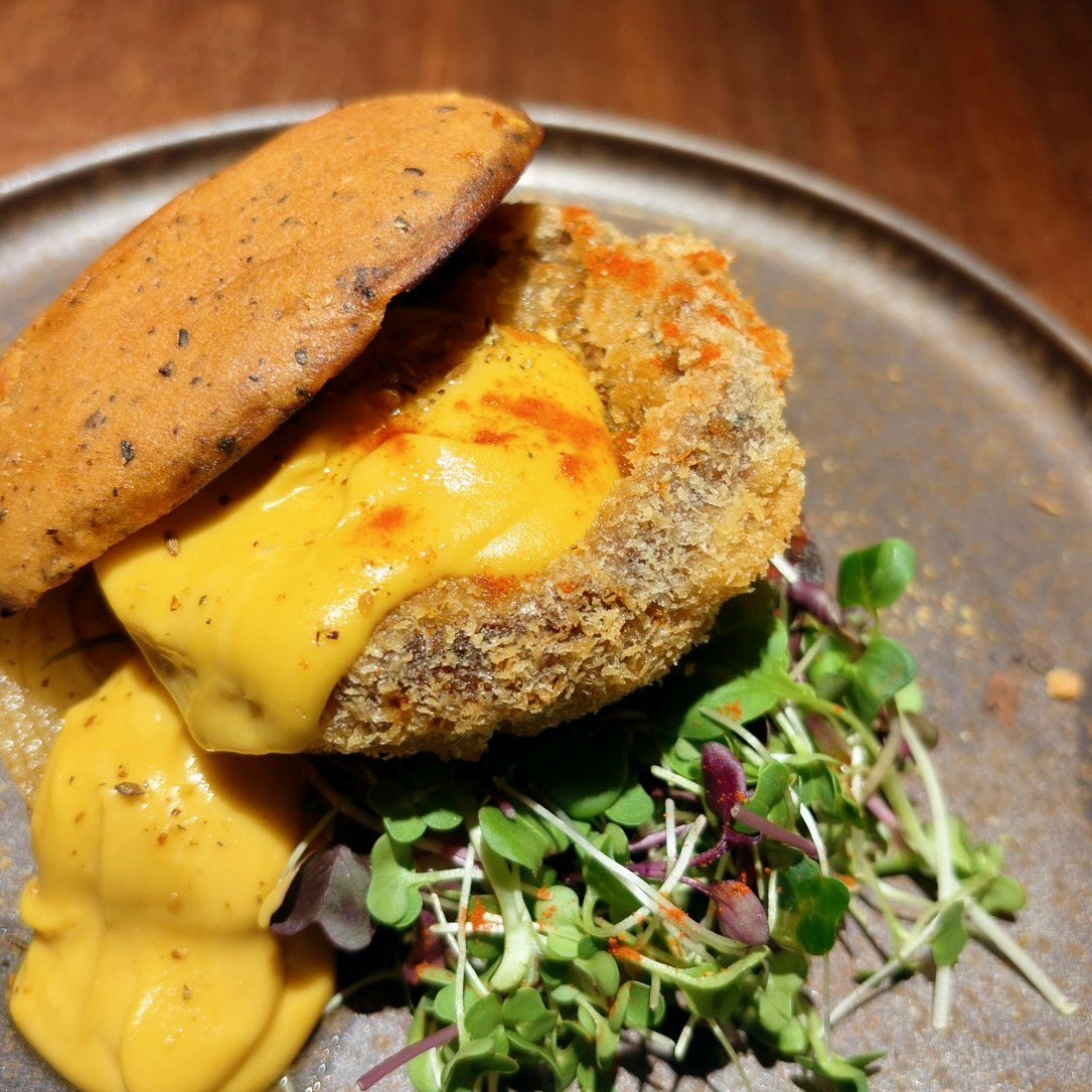 ゼンブマッシュルームバーガー(サラダ付き)/1,700円