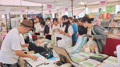 タイの大学での販売の様子