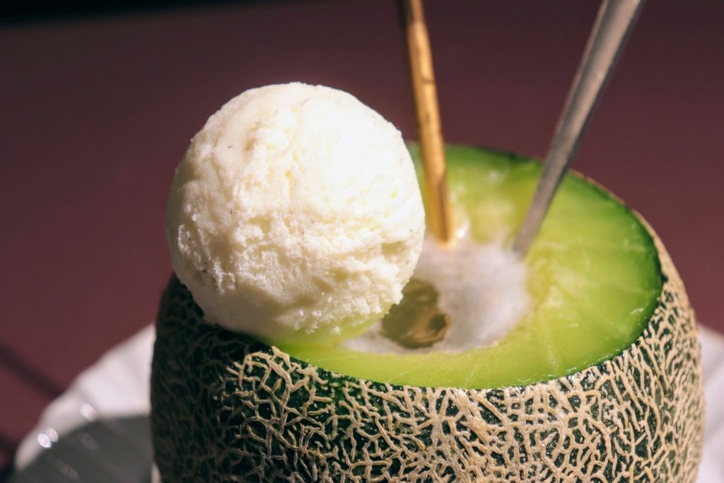 BEB5土浦 1日3,000個売れる伝説のスイーツ 「メロンまるごとクリームソーダ」販売開始 ~全国有数の公式販売店舗に認定されました。~ 期間:10月22日から通年