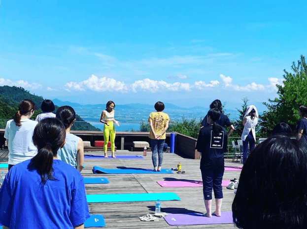 山床テラスでポップピラティス 昨年実施の様子