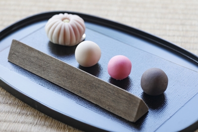 和乃リトリートひといき宿泊者限定、上生菓子づくり体験。職人から直接指導してもらえる貴重な体験。要予約