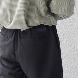 ヒップ部分に施した「Equipment ohwell」の刺繍ロゴ