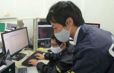 講師を務める泉本 央氏の解析作業の様子