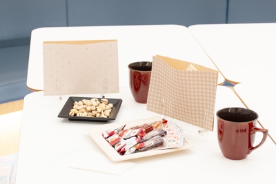 シーン２.　お食事会で　