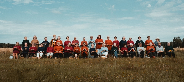 総勢85名のおばあちゃんによる手編み