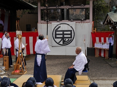 オビシャ（御歩射）の様子