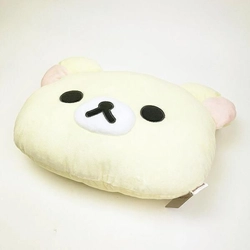 リラックマのもちもち癒しのクッション。フェイスデザインが愛嬌たっぷりです。