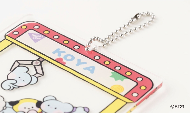 ボールチェーンを通す穴が開いています(ボールチェーンは付いていません)