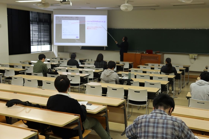 システム導入に向けて開催された学生対象の説明会(11月7日)