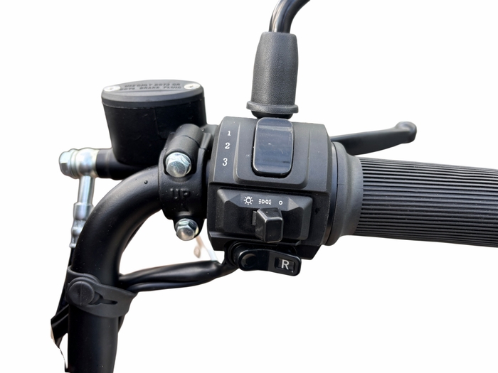 右操作スイッチ