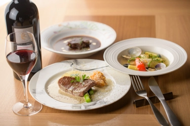 国産穀類100％飼料の安心安全な豚肉の魅力を発信～ホテルの料理長が生産者を訪ねる「一の坊ソト活（TM)」第20回開催～