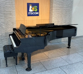 会社とともに歩んできた歴史 フルコンのグランドピアノを寄贈 目黒日本大学中学校高等学校へ 