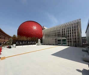 廃棄花に新たな命を-大阪・関西万博ブルガリアパビリオンでフラワーカーペット展示