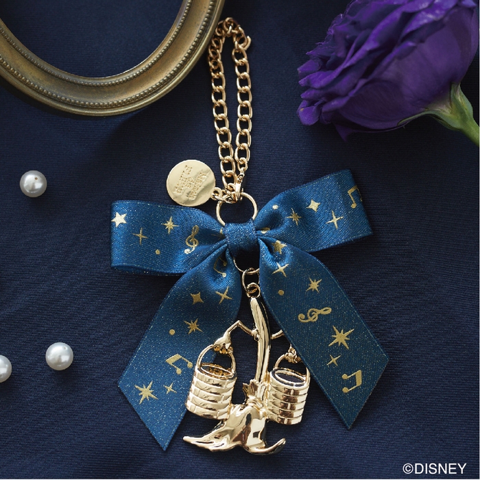 メゾン ド フルール FANTASIA/ほうきリボンチャーム 3,560円(税込)