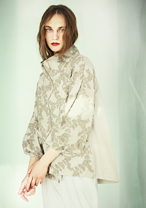 ブルゾン 59,400円(税込) カラー:ベージュ、ブラック