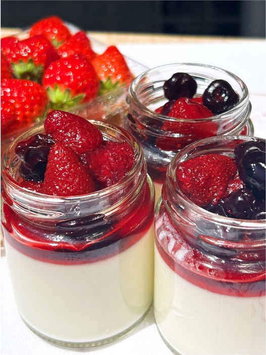 博多ホワイトチョコのプリン ベリーソース 〜甘酸っぱいベリーに起こされる、白いプリンの朝〜