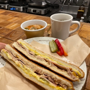 nVN9mnoe2DFYpRmrJ8KJ.jpeg?w=940&h=940