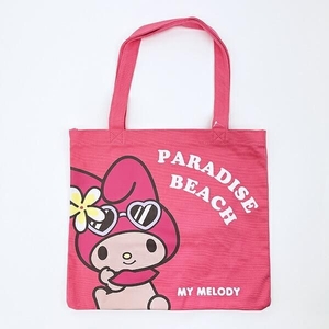 日焼け姿のマイメロディのバッグ