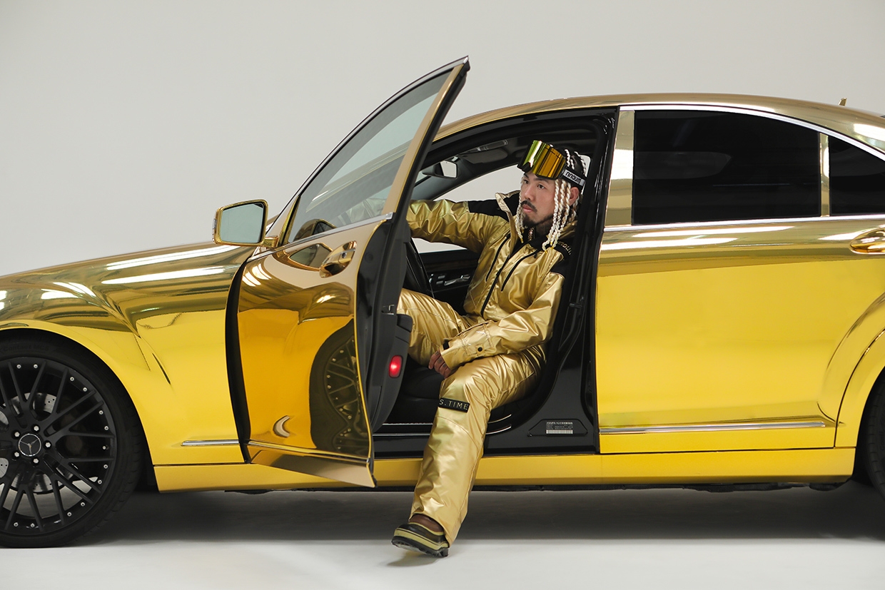 ゴールドベンツにちなんだ“金ピカ”ド派手なアイテムを限定数量発売!