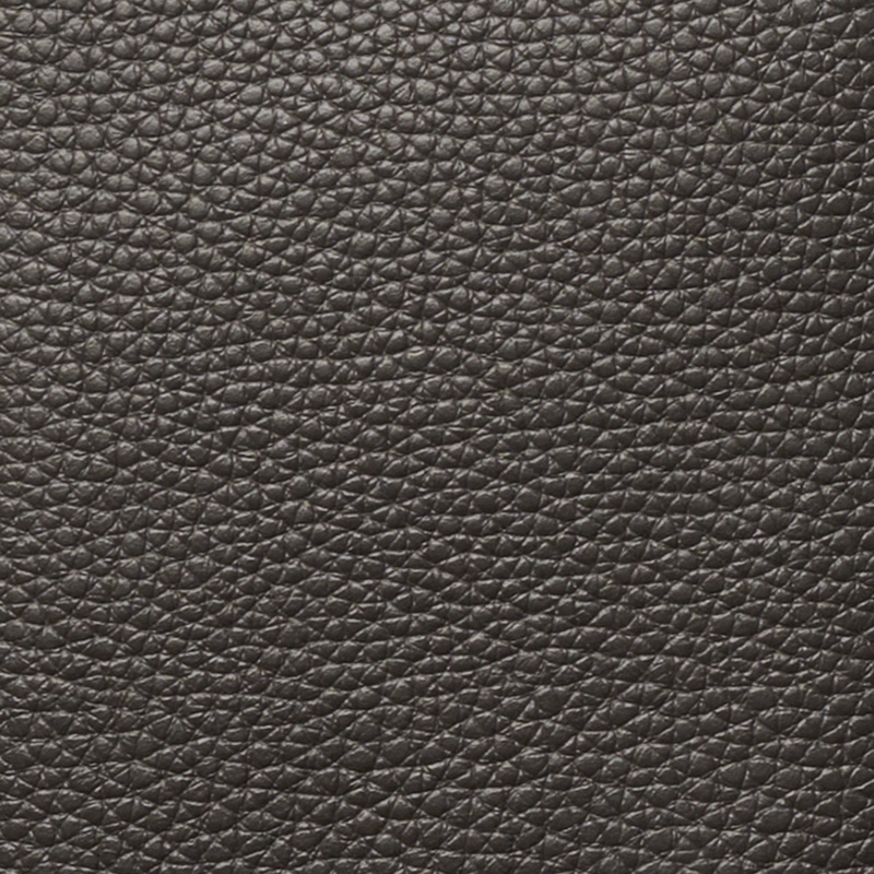 〈エクリプス〉 マニッシュで端正なグレー。 “日食”を意味するこのカラーは、太陽が月の陰に隠れた時の空の色をイメージして作られました。