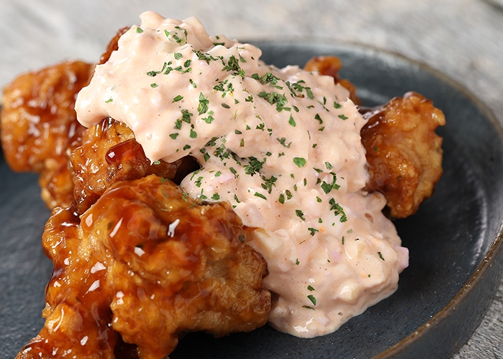 岩下の新生姜入りタルタルソースをたっぷりかけた若鶏のチキン南蛮(盛付例)