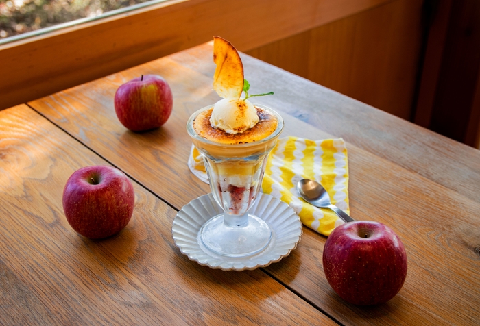 紅玉りんごと紅茶のブリュレパフェ　1,300円