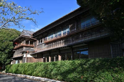 八鶴館本館建物