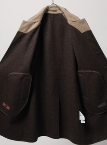 表地と裏地で異なる配色