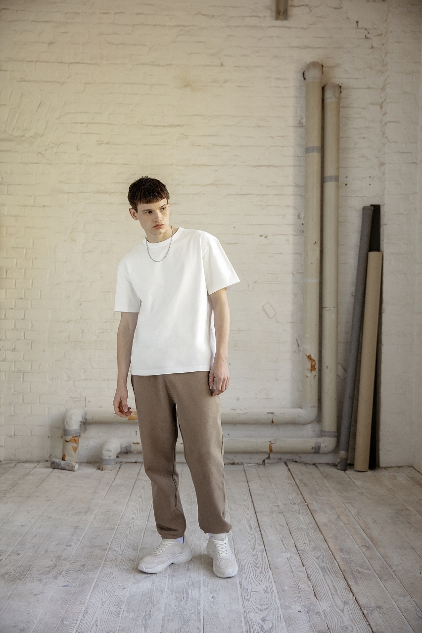 Tシャツ¥1,799 スウェットジョガーパンツ¥3,999