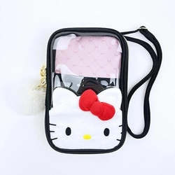 サンリオキャラクターのショルダーバッグをもって一緒にお出かけを楽しもう。もこもこチャームにキャラクターのフェイスデザインが愛らしいデザインです。