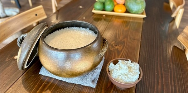 土鍋で炊いた「特別栽培米 つや姫」