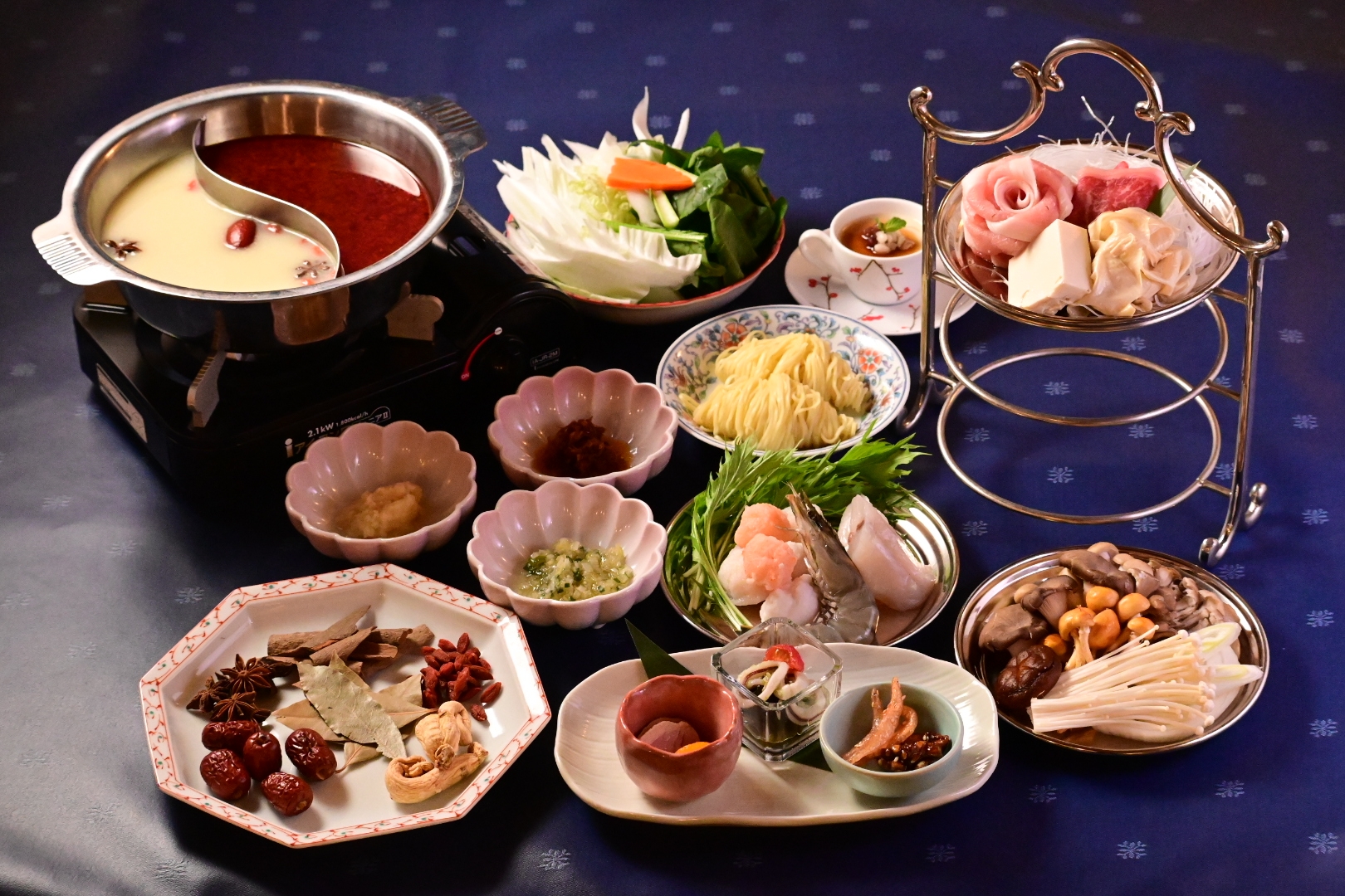 淡路島3年とらふぐ、淡路牛が入った豪華すぎる鍋が新登場!『淡路島福寿鍋』12月15日より提供開始