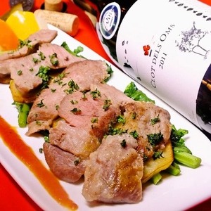 nm7D7KntQHruQ5drHxAe.jpg?w=940&h=940