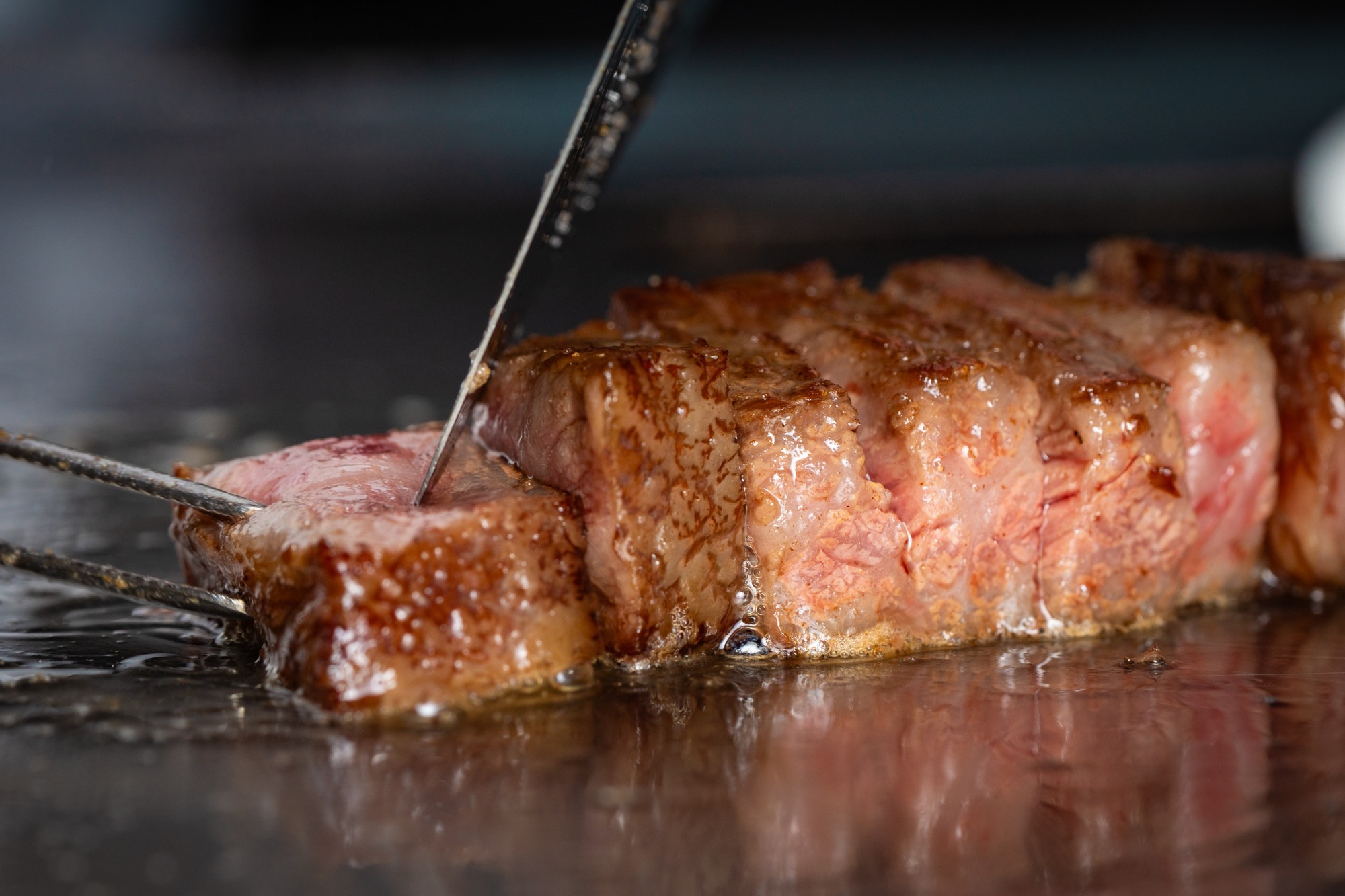 淡路島の夜は鉄板で焼けるお肉の香り、朝はバターの香り シェフが目の前で焼き上げる、淡路牛フィレと黒毛和牛ロース 6名様まで1室「THE GOAT AWAJI」の1泊2食付き