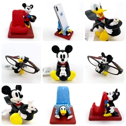 帽子から飛び出したのは…？！マジシャンになったミッキーやドナルドがメガネやスマホを愉快にホールドします☆