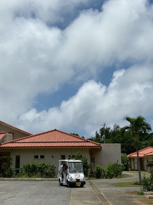 村内を走行するYADOCAR-iドライブ