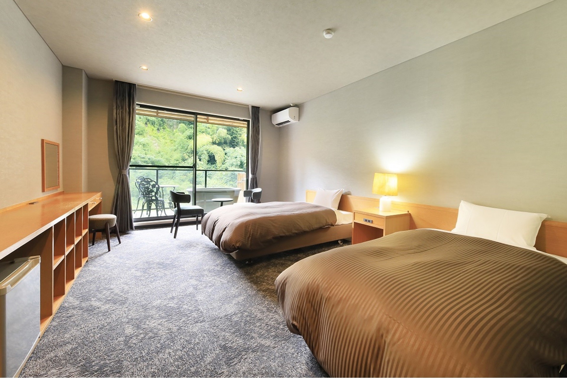 嘉瀬川や季節の風景を眺める<客室>