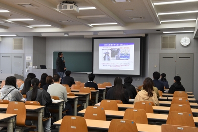 化学・物質学科の学科説明