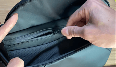 さらに内部に隠しポケットがあります。