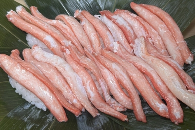 地魚中心の季節料理のお店でもカニの握り寿司が提供される（実際に提供されるメニューとは異なる場合があります）