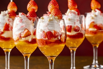 ジャスミンとホワイトチョコの苺パフェ