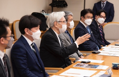 o8ib9prVQqzJAqFc4u3e.jpg?w=940&h=940