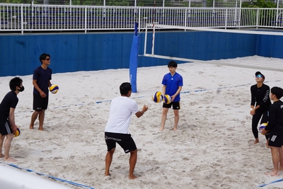 (ビーチバレーボール体験会の様子)
