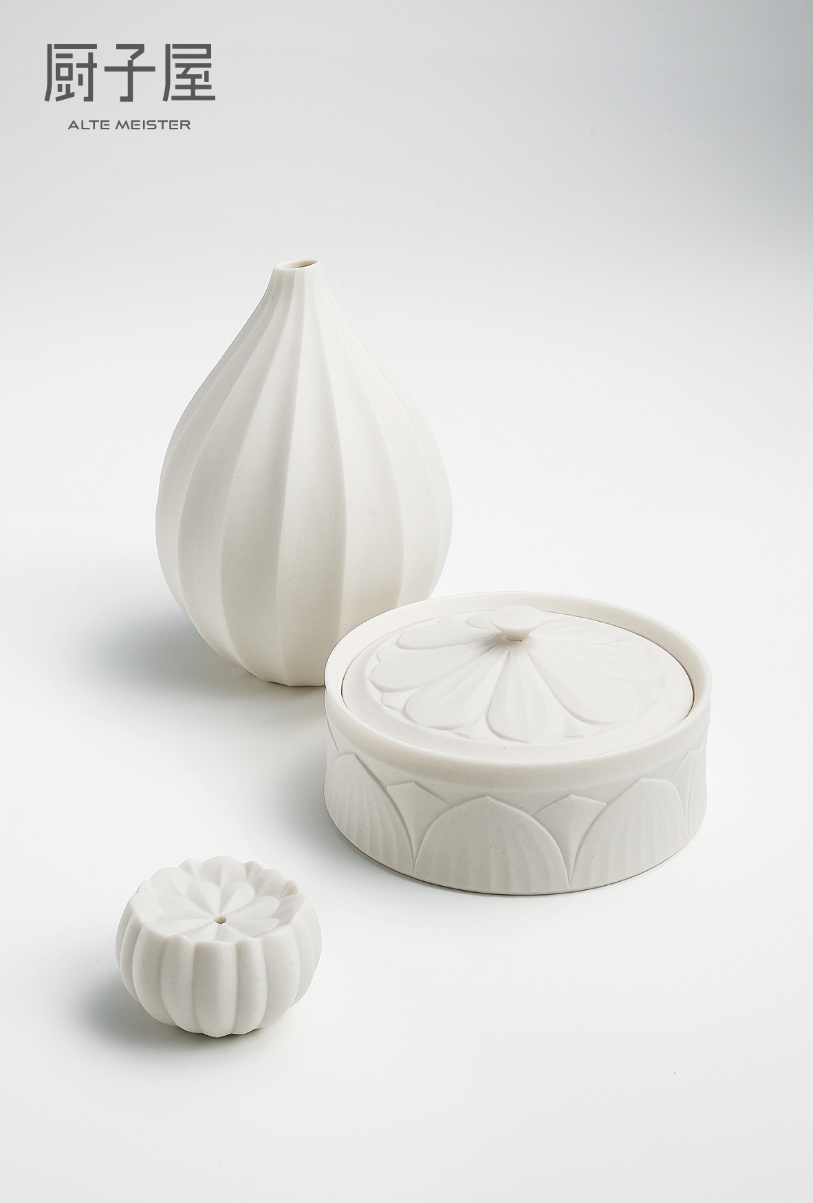 繊細で柔らかな世界を白磁で生み出す 陶芸家・若杉聖子による 個展