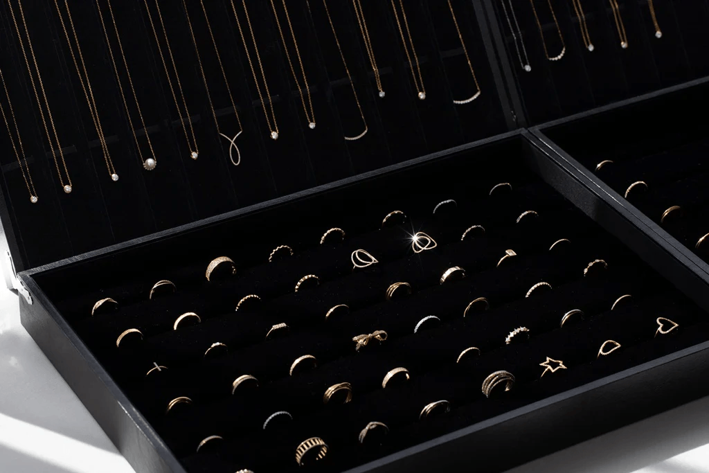 500点以上のジュエリーを試着