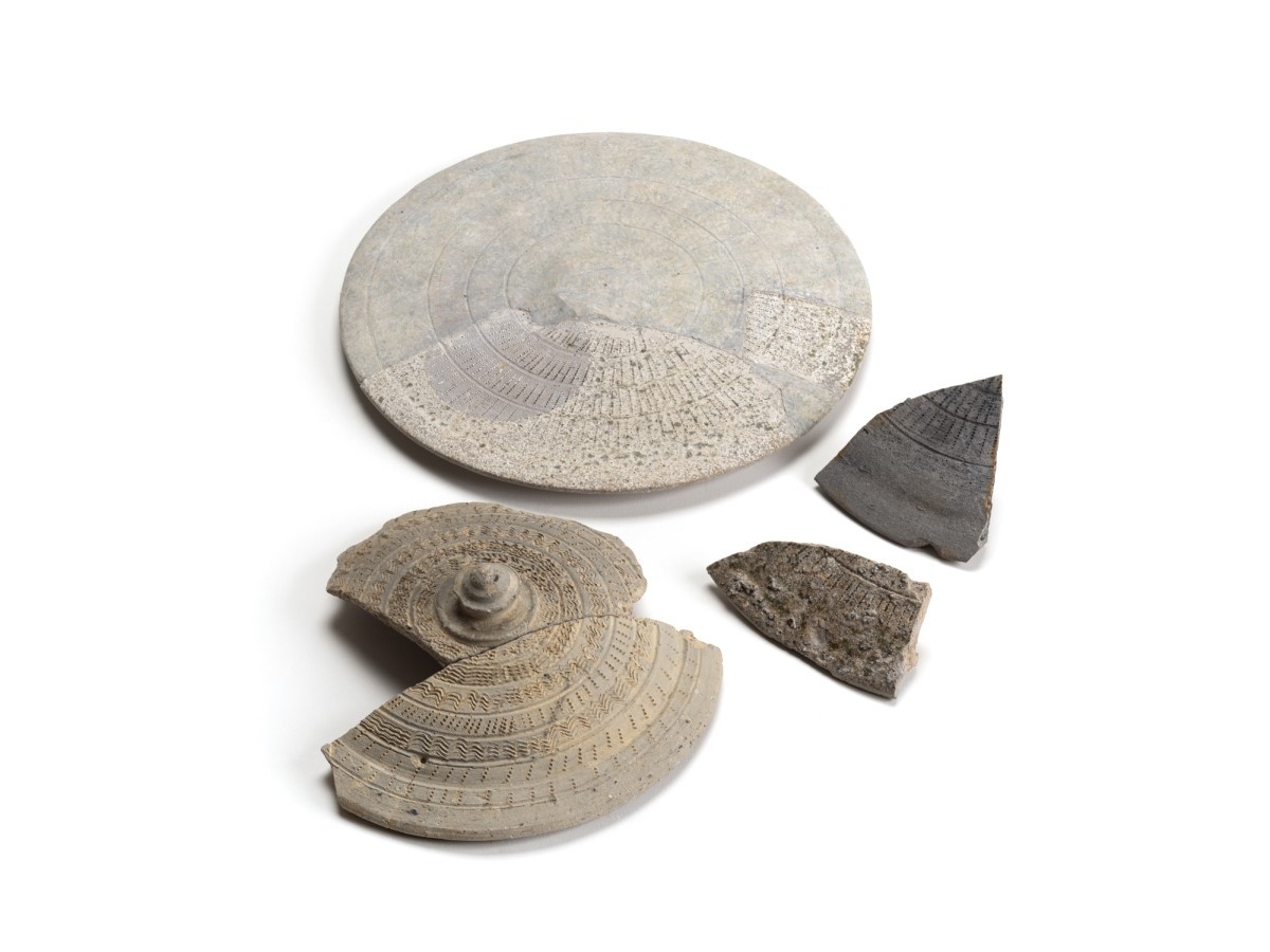 【画像3】列点で装飾された須恵器蓋(寒風窯・飛鳥地域出土)