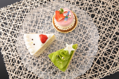  サンタさんの苺ショート（756円・税込） 抹茶のツリーショート（756円・税込） 苺のムースタルト（756円・税込）