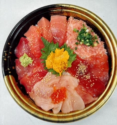 ＼2025GW限定メガまぐろ祭り／ NEOPASA駿河湾沼津下り線　海鮮丼テイクアウトコーナー 「おさかな丼屋 とと丸」にて 4/26(土)～5/6(祝)　メガ盛りメニュー期間限定販売