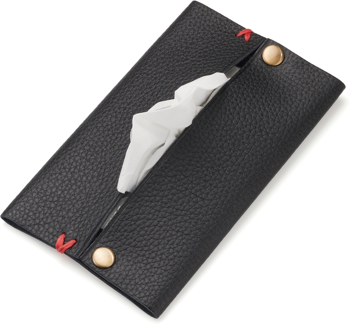 縫製のレッドがアクセント