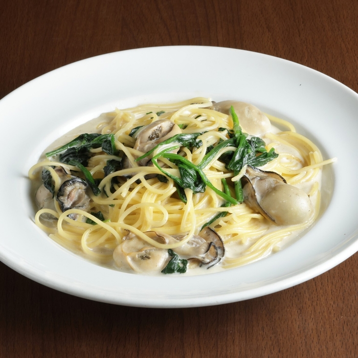 牡蠣とほうれん草のクリームパスタ